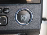 スマートキー装備車なので、キーを取り出さなくてもエンジン始動が可能です。