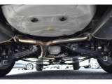 車両後方からの下回りです。マフラー防錆塗装や下回り防錆施工等も可能でございます。