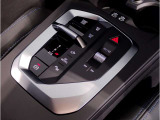 プッシュスタートの最大のメリットは「防犯対策」です。スマートキーと車のIDが合致しないとエンジンは始動させることができません。
