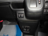 運転席&助手席シートヒーター機能付きです。