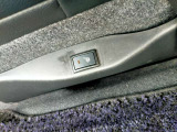 寒い時期には嬉しい装備のシートヒーターです。スイッチONですぐ温まります。冬の車内って寒いですが、シートヒーター使用時の心地よさは助かります。