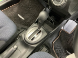 発進時から滑らかに加速する無段階変速のCVTはストップ&ゴーの多い街の中も快適です