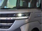 【ヘッドライト】省電力で長寿命の明るく運転しやすいLEDヘッドランプです。明るく照らすので暗い夜道からお客様を守ってくれます。お近くのスズキ自販島根までお越しください。