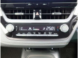 オートエアコンを装備しておりますので、四季を通じて車内を快適な温度に保つことが出来ます!高級感が有りますね!