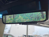 【デジタルインナーミラー】後席の大きな荷物や同乗者で後方が確認しづらい時でも安心!カメラが撮影した車両後方の映像をルームミラー内に表示。クリアな視界で状況の確認が可能です!