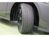 タイヤサイズはハイスペックな 215/45R17。