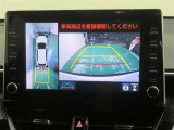 パノラミックビューモニター搭載。カメラで車両周囲の状況を映し出すため、狭い場所での駐車などに役立ちます。