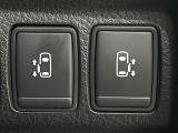 【両側パワースライドドア】スマートキーや運転席のスイッチで後席両側スライドドアの開閉が可能♪電動だから力を入れてドアを開ける必要が無く、小さなお子様でも簡単に開け閉めでき快適です♪