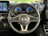 【純正革巻きステアリング】上質な革を使用することで、手にしっかり馴染みとても運転しやすいハンドルです♪