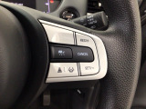 【アダプティブ・クルーズ・コントロール】予め設定した車速内でクルマが自動的に加減速。 前走車との適切な車間距離を維持しながら追従走行し、高速道路でのドライバーの疲労を軽減してくれる嬉しい機能付♪