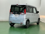 プライバシーガラスが装備されています。外を見るときには気にならずに、後方車両からは車内が見えにくくなってます