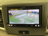 ガイドライン付きバックモニターで車庫入れも安心。知らない道でも安心して楽しくお出かけができます