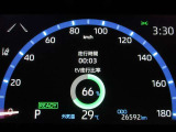 ディスプレイには、平均燃費、外気温、航続可能距離などの情報が表示されます。