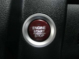 プッシュスタートです!鞄やポケットに鍵をしまったままでもエンジン始動やドアの開閉ができて便利ですよ!