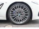 BMW承認の純正タイヤを装備しております☆お問合せ(無料ダイヤル)0078-6002-613077迄お待ちしております。大阪府吹田市芳野町5-55 毎水曜、第二火曜日定休 営業時間10:00〜19:00