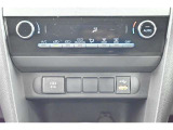 お好きな温度に設定すれば自動的に温度を調節、車内を快適空間に仕上げてくれます。