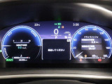 とっても見やすいメーターです。夜間時はラグジュアリーな気分にさせてくれる照明が魅力ですので、夜のドライブも楽しみになりますよ♪