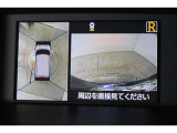 車両を上から見たような映像表示するパノラミックビューモニター付き!