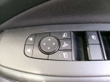 ドアミラーの鏡面の調節、格納は運転席からすべて操作できます!