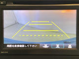 バックでの車庫入れも安心です! リアカメラが付いているバックモニター付のディスプレイオーディオを装備しております。操作線もついており距離感も画面から確認できます。