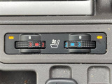 【 シートヒーター&シートエアコン 】寒い冬場はポカポカのシート、暑い夏場は涼しいシートで快適にドライブをお楽しみくださいませ。