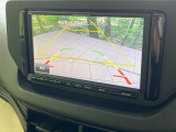 【バックカメラ】駐車時に後方がリアルタイム映像で確認できます。大型商業施設や立体駐車場での駐車時や、夜間のバック時に大活躍!運転スキルに関わらず、今や必須となった装備のひとつです!
