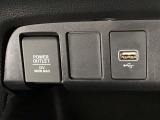 【USBポート】USBポートも装備されています♪スマートフォンのオーディオに連携も可能です。今や欠かせない装備の一つです!