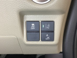 Hondaセンシング用の、VSA(ABS+TCS+横滑り抑制)解除とレーンキープアシストシステムのメインスイッチなどはハンドルの右側に装備しています。