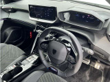 プジョー/シトロエンの正規ディーラーですので納車前の整備、点検はもちろんの事、保証も充実しております。