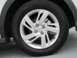 17インチアルミホイール。タイヤサイズは195/65R16。