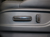 パワーシート装備車です。電動でシートが動きます、高級感がありとても便利な機能です!