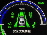 【ホンダセンシング】走行中に前方の車両等を認識し、衝突しそうな時は警報とブレーキで衝突回避と被害軽減をアシスト。より安全にドライブをお楽しみいただけます。