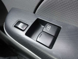 ビジネスカーでも快適装備は外せません。運転席&助手席はパワーウインドウです。(挟み込み防止機能付き)。