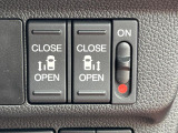 【両側パワースライドドア】スマートキーや運転席のスイッチで後席両側スライドドアの開閉が可能♪電動だから力を入れてドアを開ける必要が無く、小さなお子様でも簡単に開け閉めでき快適です♪