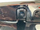 バックカメラ付いています。モニターと連動し車両後退時には後方の映像を映し出します。