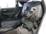 【チップアップ&ダイブダウンシート】はね上げれば高さのある荷物、倒せば長い荷物も収まります。はね上げて、倒して変化するシートで使いやすさをアレンジ。