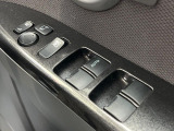 【電動格納ミラー】サイドミラーは電動格納式となっており、狭い駐車場でもキズがつくリスクを抑えられます。
