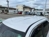 目立つキズ凹み等はありませんが、中古車という商品の特性ルーフには子キズや塗装しみがあります