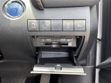 【ETC2.0(DSRC/ITSスポット)】ETCカードを挿入すれば料金所はノンストップで通過できます。ETC限定の割引や、高速道路の情報提供サービスを利用できます。