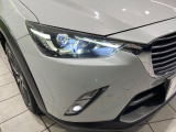【LEDヘッドライト】悪天候や夜間走行時も良好な視界を確保し安心して運転できる高輝度LEDヘッドライトを装備!点灯速度が早く、消費電力も抑えられています。