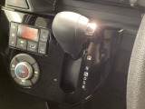 インパネシフトを採用しているので、前席の足元も広々としています。運転席と助手席の行き来もスムーズです!