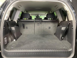 後席を格納すると、これだけの広さが!シーンに合わせたシートアレンジで、大きな荷物も積むことが出来ます♪