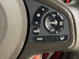 ハンドルにHondaセンシング系のクルーズコントロールやレーンキープアシストなどのスイッチが装備されています。ハンドルから手を離さず安全に操作できます。