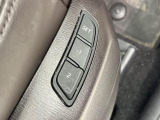 【メモリー機能付きパワーシート】ドライバーごとに設定したシート位置を記憶して、ボタン一つで切り替えできる便利な機能!運転する方が複数名いらっしゃるご家庭におすすめです♪