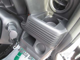 運転席のカップホルダーやなどあります。
