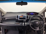 【前方視界】開放的な前方視界!運転がしやすく疲れにくいです♪窓が大きく、見通しがとっても良いおクルマですよ♪