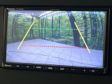 【バックカメラ】駐車時に後方がリアルタイム映像で確認できます。大型商業施設や立体駐車場での駐車時や、夜間のバック時に大活躍!運転スキルに関わらず、今や必須となった装備のひとつです!