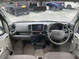 運転席から各種ボタンの操作がしやすいように設計されたデザイン。