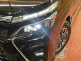 【LEDヘッドライト】悪天候や夜間走行時も良好な視界を確保し安心して運転できる高輝度LEDヘッドライトを装備!点灯速度が早く、消費電力も抑えられています。