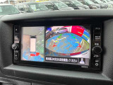 車を真上から見ているように、周囲の状況を把握しながら安心して駐車が行えるアラウンドビューモニター装備!